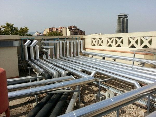 Instalaciones hidráulicas del circuito de climatización en edificio sector público JC 33 Barcelona